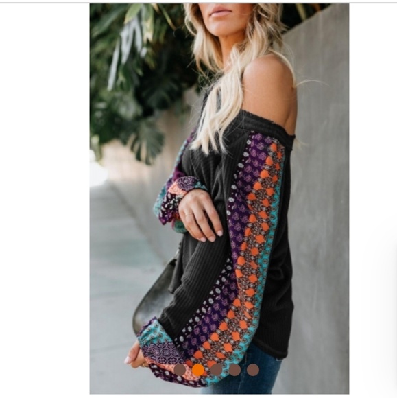 💕(LAST ONE) multi colored top with print sleeves - Picture 3 of 5